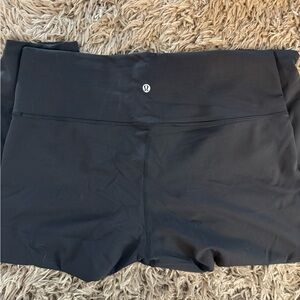 Lululemon women’s Wunder Train High Rise crop